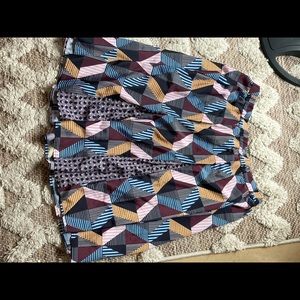 Shin length patterned skirt